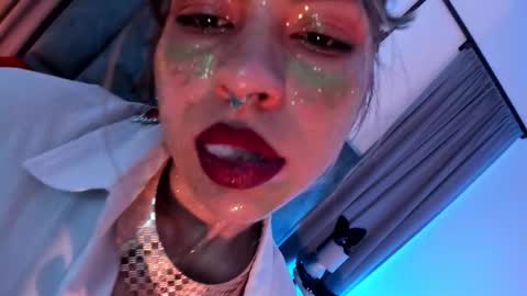 Snapshot of delilah_fix chatting on March 3, 9:21 pm della online show from March 3, 9:21 pm