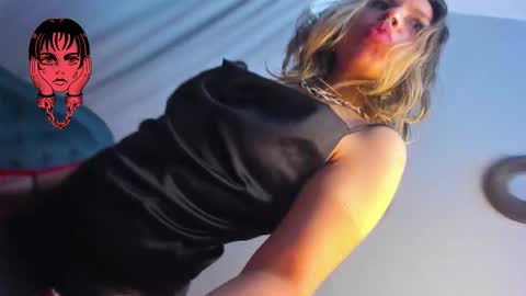 Snapshot of delilah_fix chatting on March 13, 9:32 pm della online show from March 13, 9:32 pm