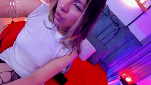 Snapshot of delilah_fix chatting on March 17, 9:40 pm della online show from March 17, 9:40 pm