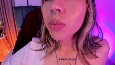 Snapshot of delilah_fix chatting on March 21, 9:29 pm della online show from March 21, 9:29 pm