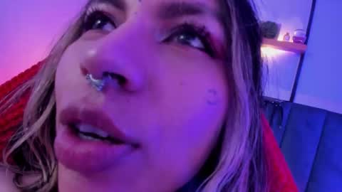 Snapshot of delilah_fix chatting on March 25, 9:21 pm della online show from March 25, 9:21 pm