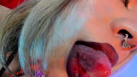 Snapshot of delilah_fix chatting on March 26, 9:42 pm della online show from March 26, 9:42 pm