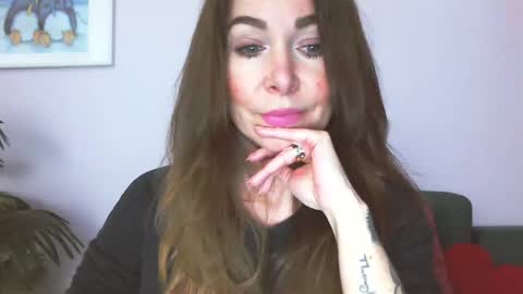 Snapshot of delilah_sweet chatting on April 7, 3:23 pm delilah_sweet online show from April 7, 3:23 pm