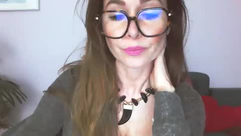 Snapshot of delilah_sweet chatting on April 8, 4:07 pm delilah_sweet online show from April 8, 4:07 pm