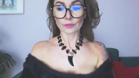 Snapshot of delilah_sweet chatting on April 13, 3:17 pm delilah_sweet online show from April 13, 3:17 pm