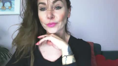 Snapshot of delilah_sweet chatting on April 14, 3:29 pm delilah_sweet online show from April 14, 3:29 pm