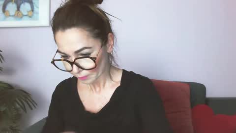 Snapshot of delilah_sweet chatting on April 28, 3:17 pm delilah_sweet online show from April 28, 3:17 pm