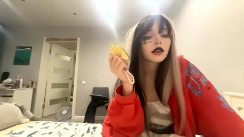 Snapshot of delilahdyl chatting on December 5, 5:42 pm Mila online show from December 5, 5:42 pm