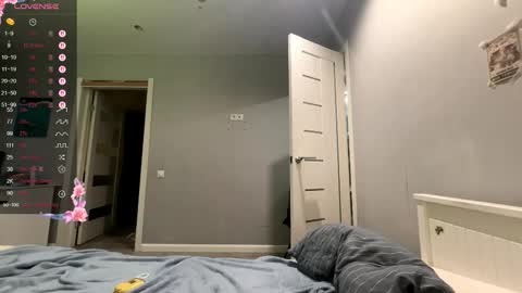 Snapshot of delilahdyl chatting on December 16, 3:28 pm Mila online show from December 16, 3:28 pm