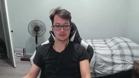 Snapshot of delirium451 chatting on February 11, 4:33 am Delirium online show from February 11, 4:33 am