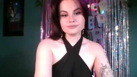 Snapshot of dellacrush_ chatting on February 5, 5:53 pm dellacrush_ online show from February 5, 5:53 pm