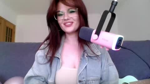 Snapshot of dellacrush_ chatting on March 6, 2:40 pm dellacrush_ online show from March 6, 2:40 pm