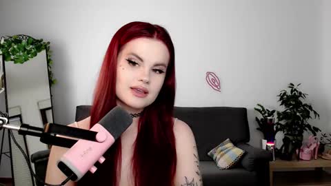 Snapshot of dellacrush_ chatting on September 9, 5:45 pm dellacrush_ online show from September 9, 5:45 pm