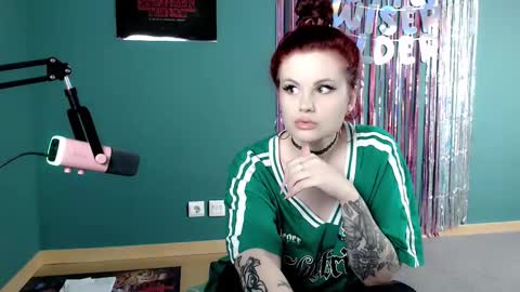 Snapshot of dellacrush_ chatting on October 7, 9:50 am dellacrush_ online show from October 7, 9:50 am