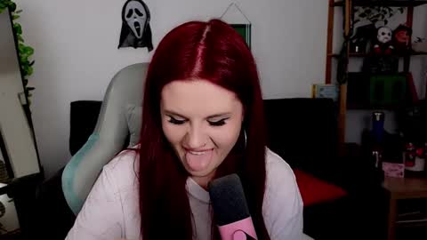 Snapshot of dellacrush_ chatting on November 19, 5:57 pm dellacrush_ online show from November 19, 5:57 pm