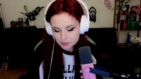 Snapshot of dellacrush_ chatting on December 13, 7:53 pm dellacrush_ online show from December 13, 7:53 pm