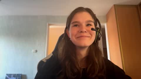 Mia online show from September 10, 3:23 pm