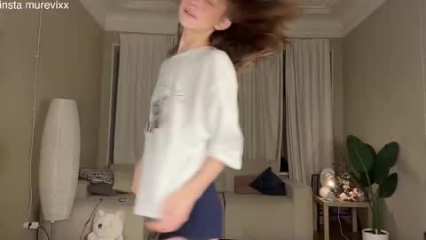 Delora online show from November 8, 2:17 pm