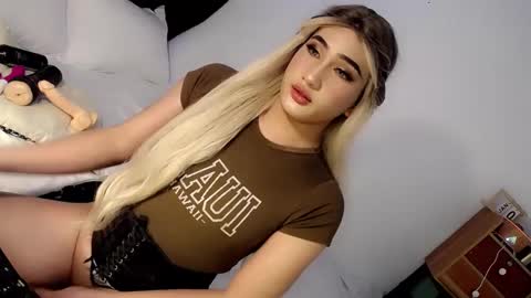Snapshot of deluxetgirl69 chatting on January 9, 2:29 pm Chesca online show from January 9, 2:29 pm