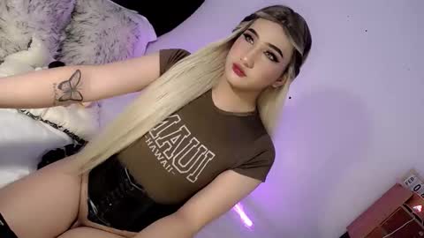 Snapshot of deluxetgirl69 chatting on February 9, 6:37 pm Chesca online show from February 9, 6:37 pm