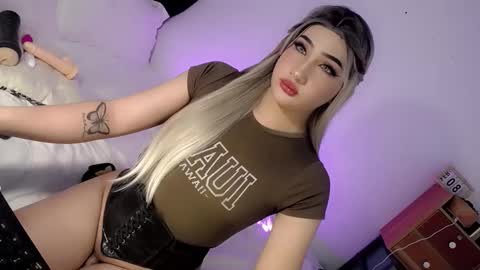 Snapshot of deluxetgirl69 chatting on February 20, 12:36 pm Chesca online show from February 20, 12:36 pm