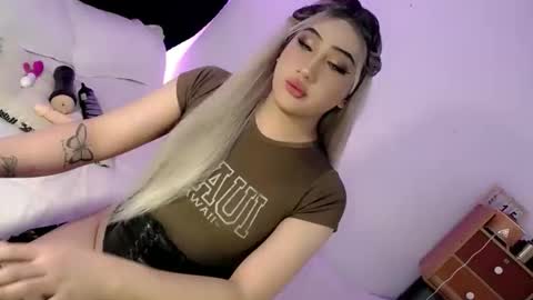 Snapshot of deluxetgirl69 chatting on September 15, 10:26 am Chesca online show from September 15, 10:26 am
