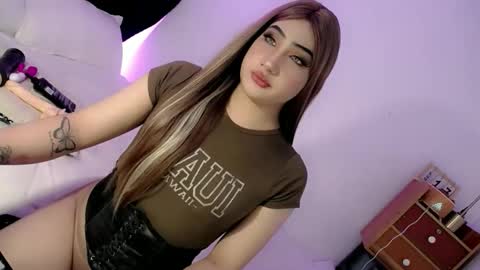 Snapshot of deluxetgirl69 chatting on September 21, 8:16 am Chesca online show from September 21, 8:16 am
