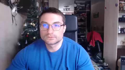 Snapshot of den_lover1 chatting on December 23, 10:10 am Den online show from December 23, 10:10 am