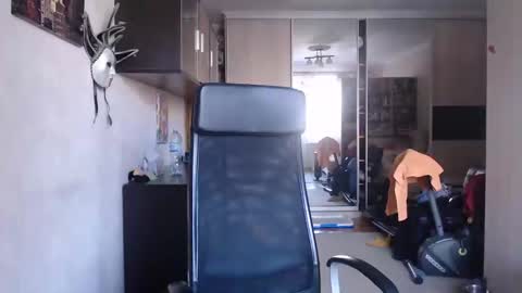 Snapshot of den_lover1 chatting on February 25, 8:36 am Den online show from February 25, 8:36 am