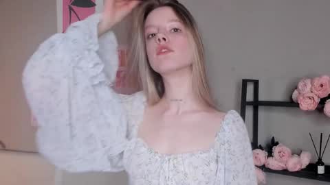 Emma online show from November 15, 7:32 pm