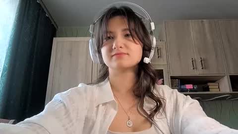 Snapshot of denaemalikowski chatting on March 13, 9:27 am Deni online show from March 13, 9:27 am