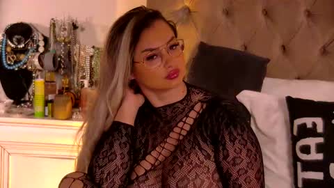 Ela online show from June 9, 10:32 pm
