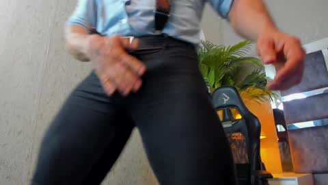 dennis_cox_ online show from December 30, 2:30 pm