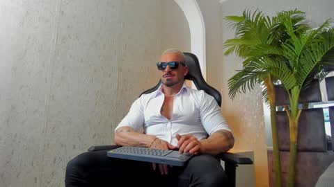 dennis_cox_ online show from January 8, 12:26 pm