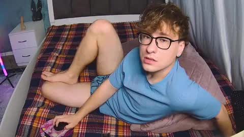 Dennis online show from November 22, 8:52 pm