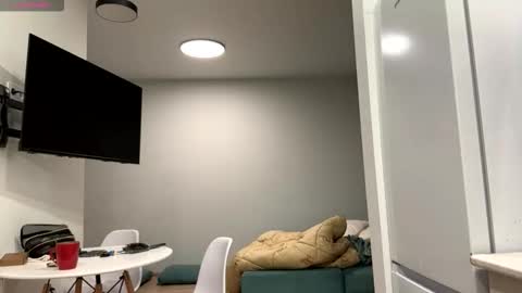 Denni online show from February 5, 4:44 pm