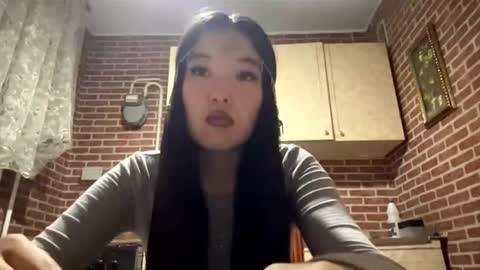 Emma online show from November 22, 1:10 pm