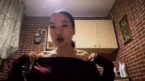 Emma online show from December 15, 2:21 pm