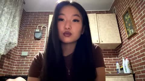 Emma online show from December 16, 2:22 pm