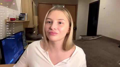 Vi  Victoria online show from November 3, 4:52 pm