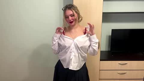 Luna online show from February 18, 4:03 pm