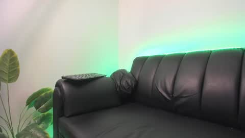 dereck_g online show from June 14, 2:24 am