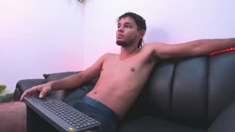 dereck_g online show from June 14, 11:40 pm