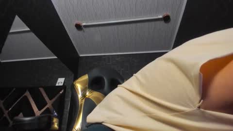 Snapshot of dereck_monroe chatting on February 15, 10:03 am Dereck online show from February 15, 10:03 am