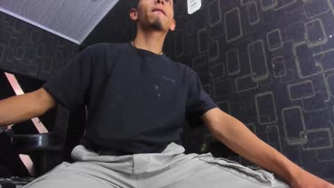 Snapshot of dereck_monroe chatting on February 21, 10:38 am Dereck online show from February 21, 10:38 am