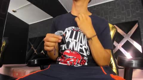 Snapshot of dereck_monroe chatting on March 5, 11:45 pm Dereck online show from March 5, 11:45 pm