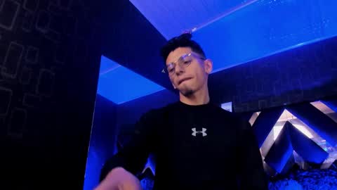 Snapshot of dereck_monroe chatting on March 12, 10:43 am Dereck online show from March 12, 10:43 am