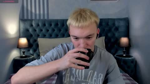 Derek online show from January 10, 8:32 pm