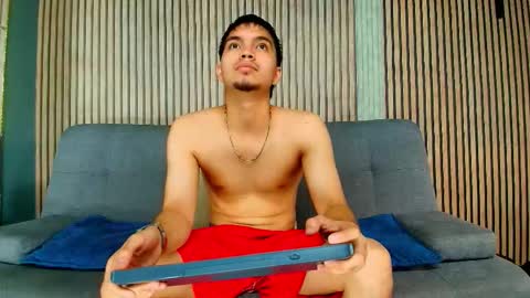 Derek online show from February 10, 1:26 pm