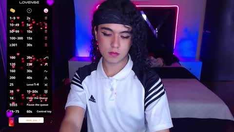 Derek independent online show from February 7, 10:30 pm